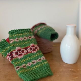 Belated Christmas Gift - Bramble Gloves